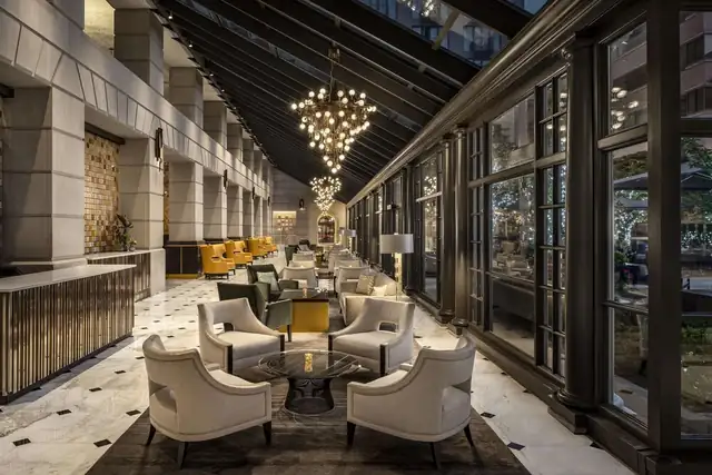 Fairmont Georgetown à Washington, hall spacieux à haut plafond