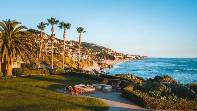 Montage Laguna Beach à Laguna Beach, vue côtière avec pelouse soignée