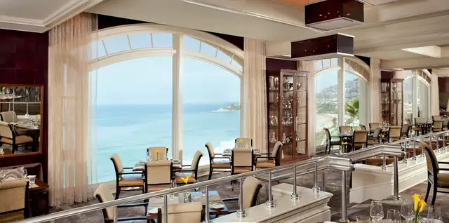 Ritz-Carlton Laguna Niguel à Dana Point, luxueuse salle à manger avec vue sur l'océan