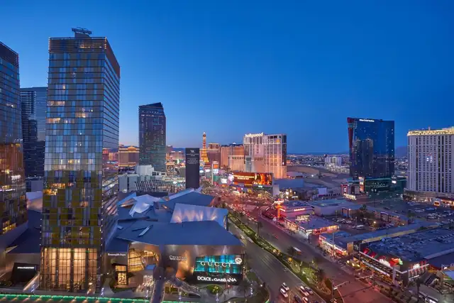 Waldorf Astoria à Las Vegas, silhouette de la ville avec immeubles modernes